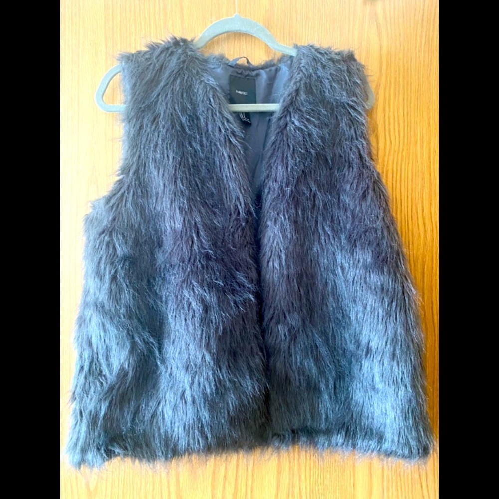 Forever 21 Grey Faux Fur Vest Jacket